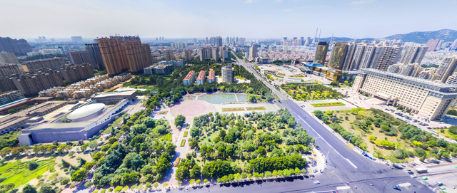 淮北四马路航拍反观淮北,也是在这10年间,人口减少了近20万.