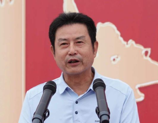 后来李东红也怀孕了,但那时正在准备运动会,考虑到陈忠和忙于工作,没