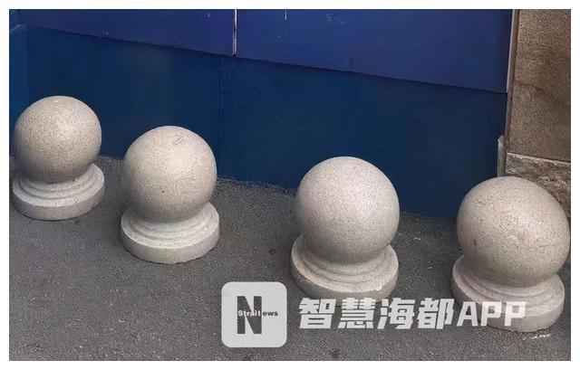 搬起石头"砸"了自己的脚,福州一男子偷石墩被抓