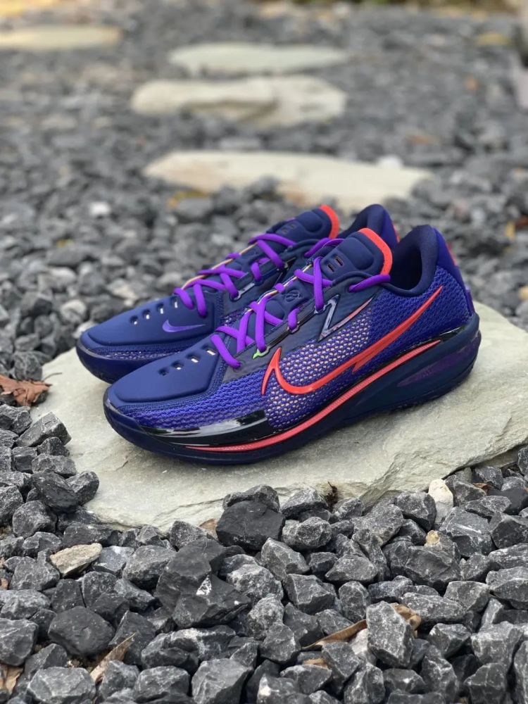 实拍它是nike目前配置最好的一双实战鞋