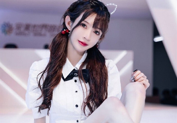 抖音最短命一姐阿怀第一天全网膜拜第二天锤上热搜