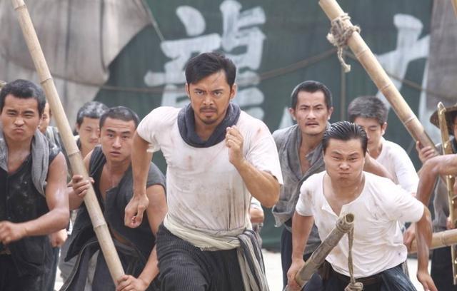 从功夫巨星变成欠钱不还的老赖,被媳妇坑惨的樊少皇,现状如何?