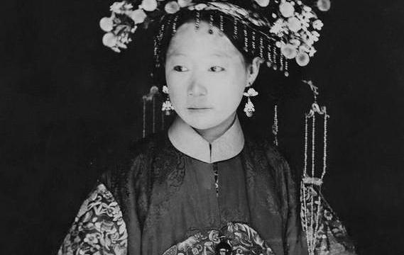 东北发现25岁诰命夫人墓姿势诡异考古家她曾在墓中醒过来