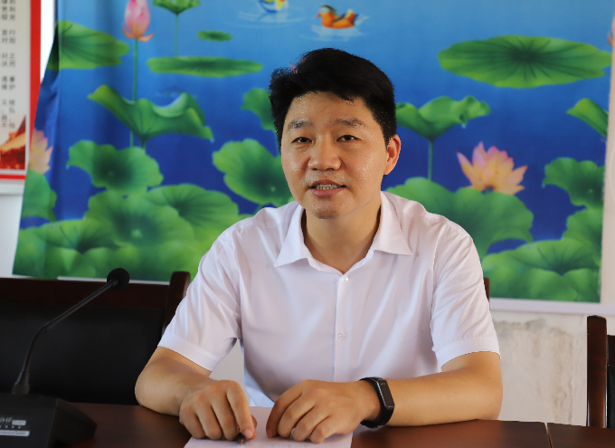 双清区区长江韬到选区与选民代表见面