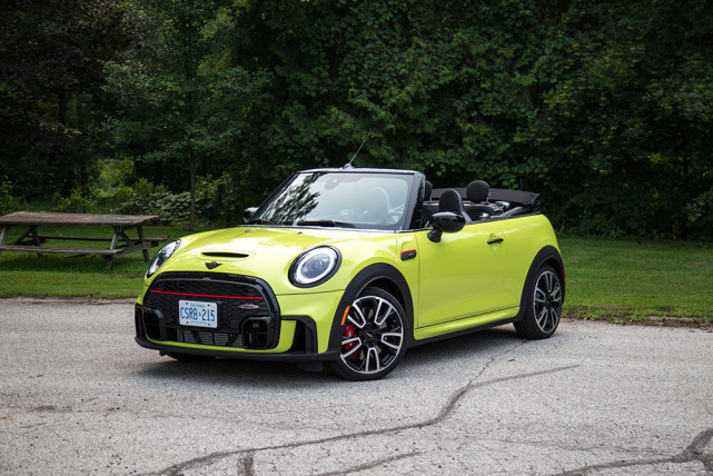 2022款迷你mini jcw敞篷版:悠闲的高性能钢炮|mini jcw|敞篷|宝马mini