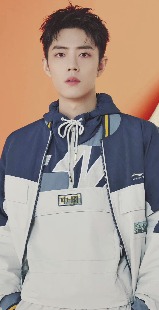 肖战运动风新造型,你永远可以相信肖战的运动装,秒变帅学长