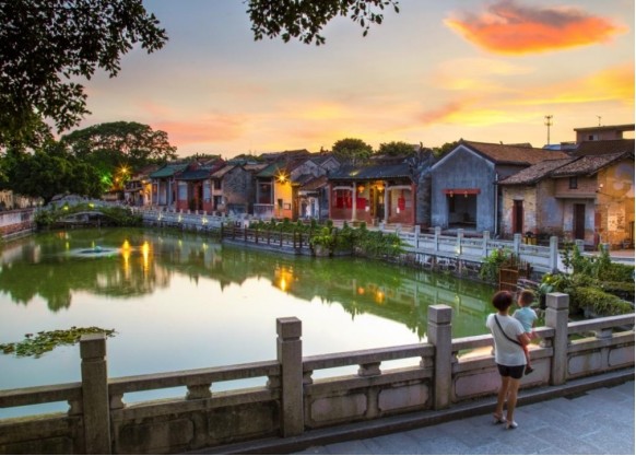 东莞一南宋古村有岭南水乡之称谢氏大宗祠的屋檐是精华所在