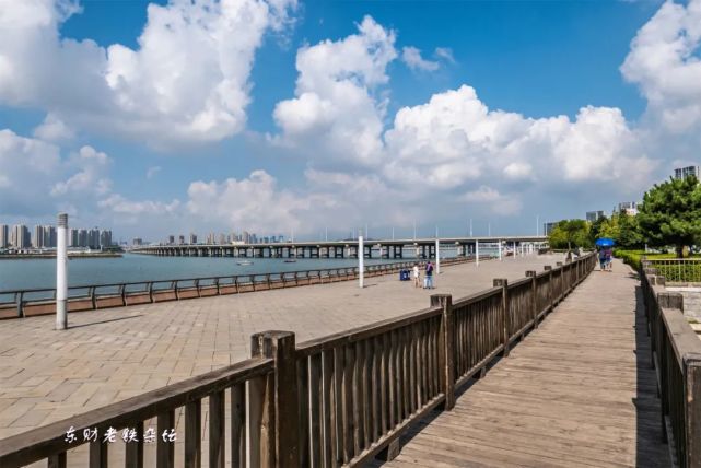 大连开发区滨海路小景