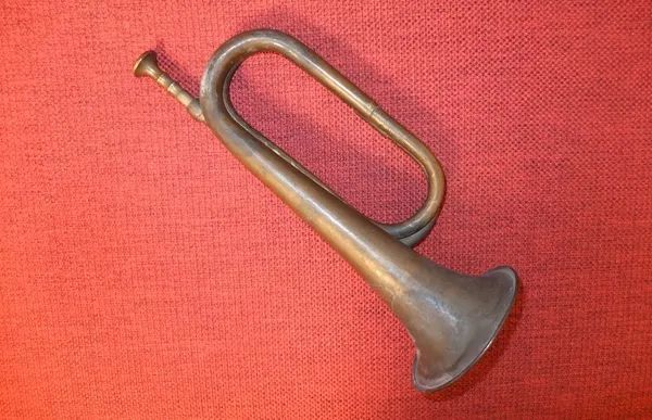 艺苑现场|红色的号角_腾讯新闻