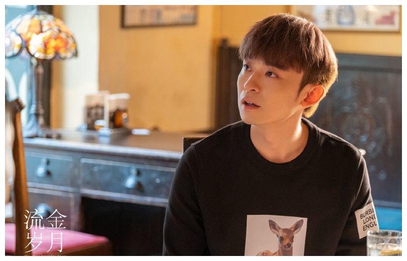 《流金岁月》里章安仁扮演者杨玏,杨玏的爸爸是著名影视,话剧演员