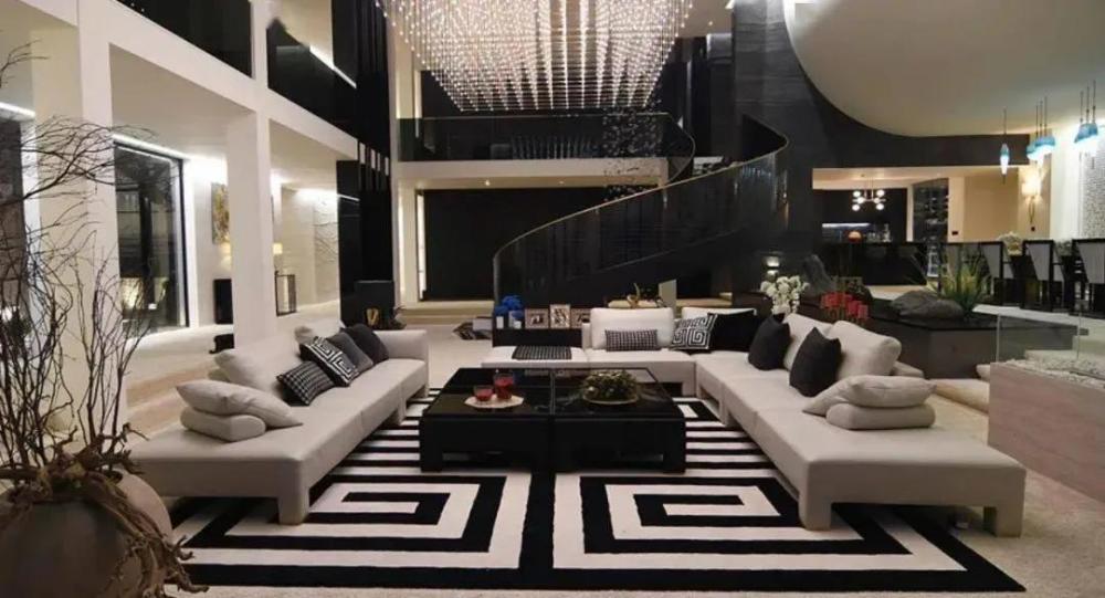 揭秘韩国财阀生活的《顶楼》,音箱300万!