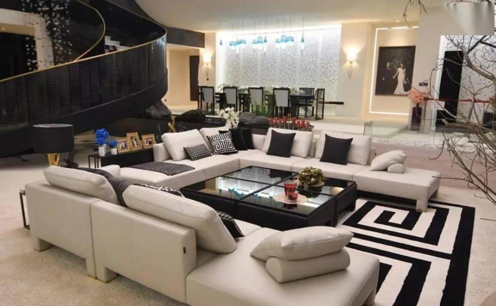 揭秘韩国财阀生活的《顶楼》,音箱300万!