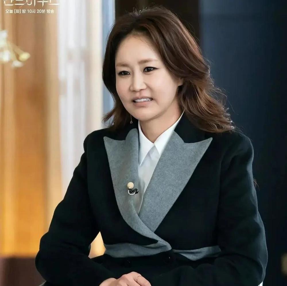 忍辱负重的姜玛丽最后一对是吴允熙和裴露娜母女.