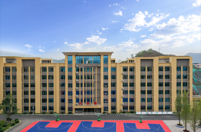 通知达州耀华中学2021年秋季各年级开学延迟