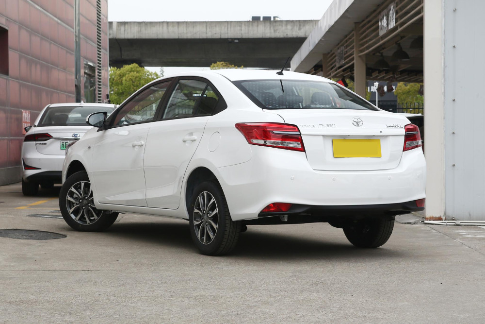 38万,入门代步,经济省油,实拍2021款yaris l 致享豪华版_腾讯新闻
