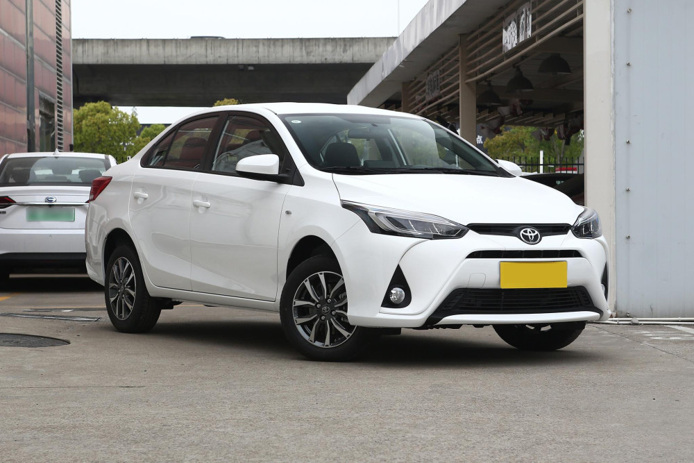 38万,入门代步,经济省油,实拍2021款yaris l 致享豪华版_腾讯新闻
