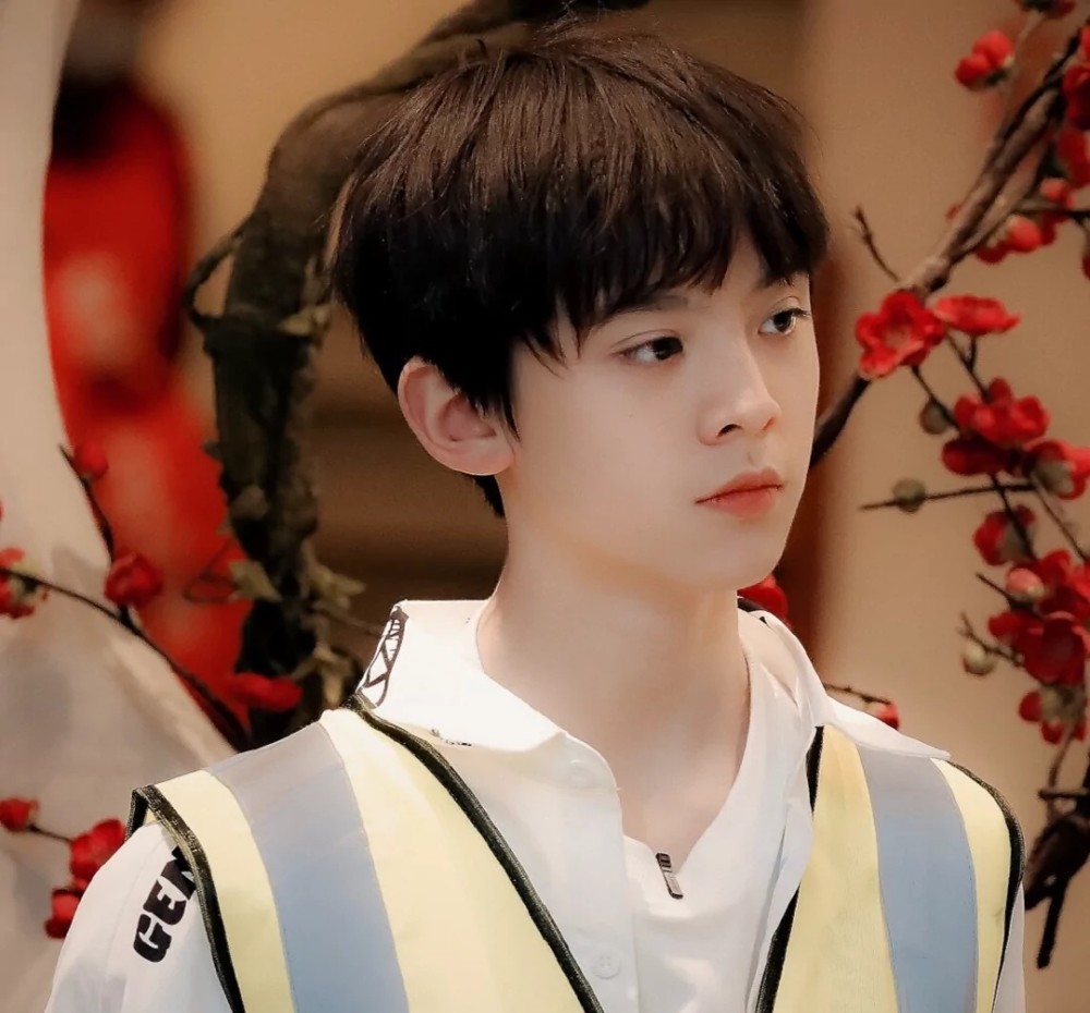 左航头像别拿青春插倒秧恋爱哪有左航香