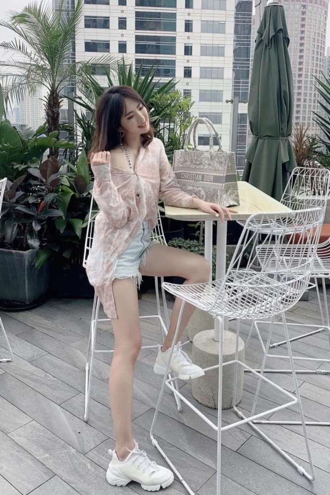 黄晓明问姚安娜她几个字的回复暴露了华为有多有钱