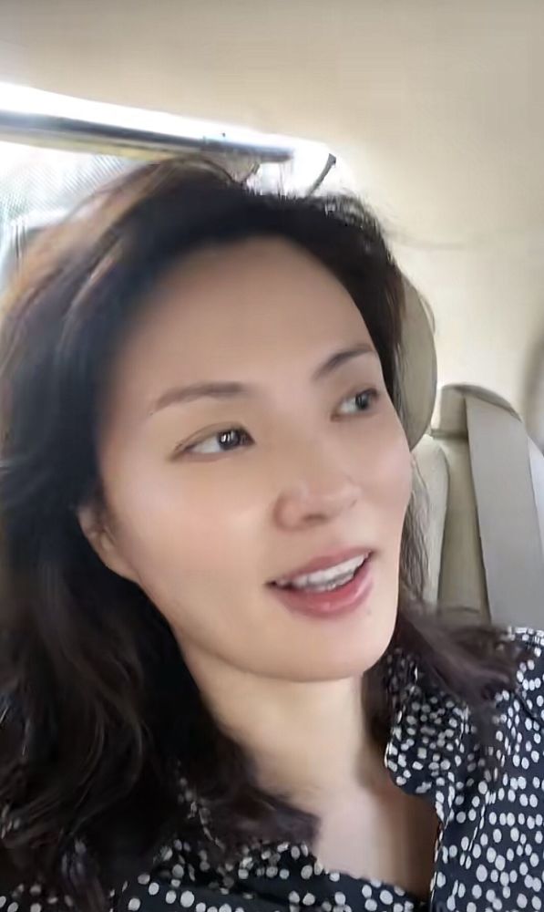 央视主持人刘芳菲晒素颜照看中医疑似身体抱恙被指撞脸徐冬冬