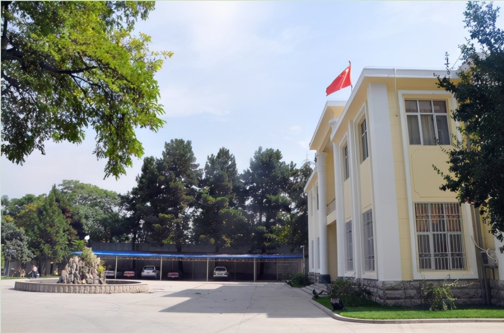 塔利班武装接管喀布尔第一周中国驻阿富汗使馆工作人员发了朋友圈风雨