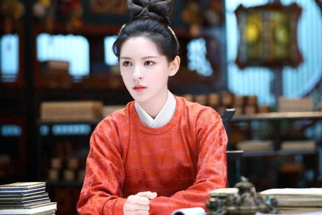 《与君歌》播出后,口碑和评价就越来越差,从剧情,配音到滤镜,还有演员