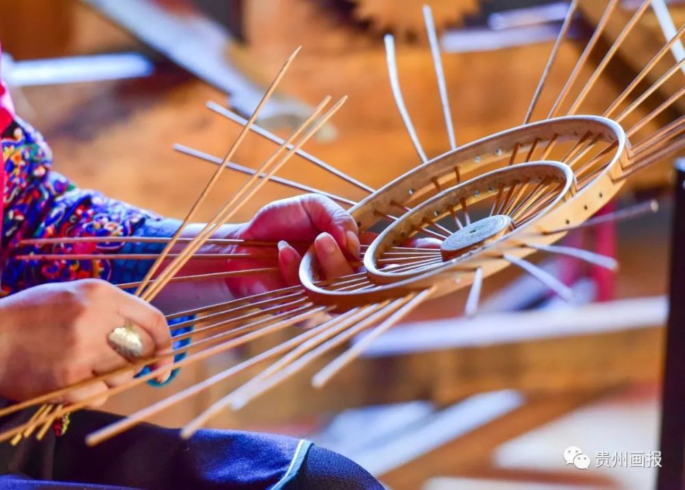 丹寨卡拉村:鸟笼艺术,编织幸福生活_腾讯新闻