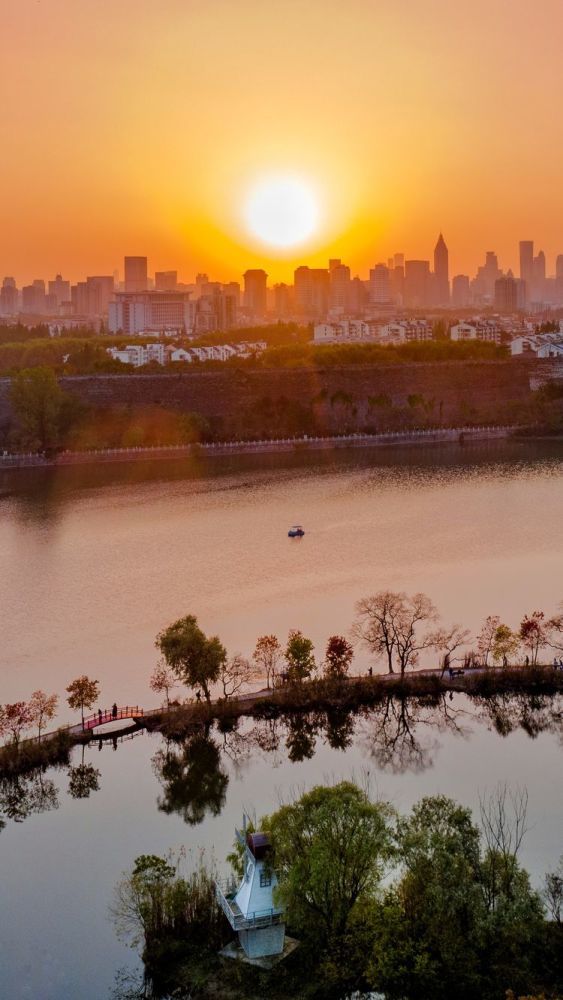 南京东郊秋色迷人