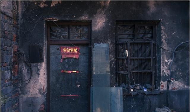 结婚仅仅半年,公婆为何将儿媳扫地出门?丈夫:她太能花钱了