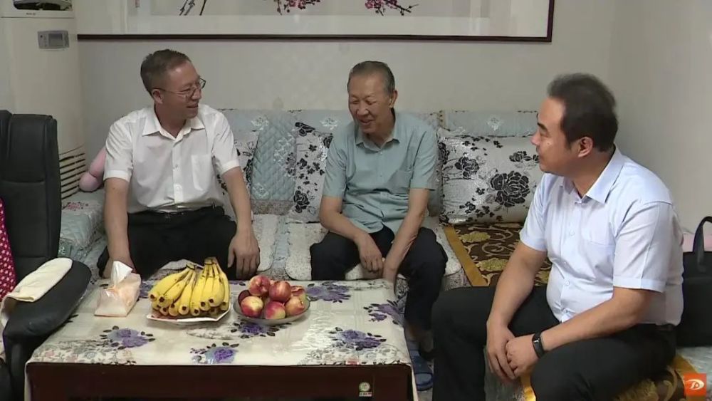 石琳看望慰问退休老干部