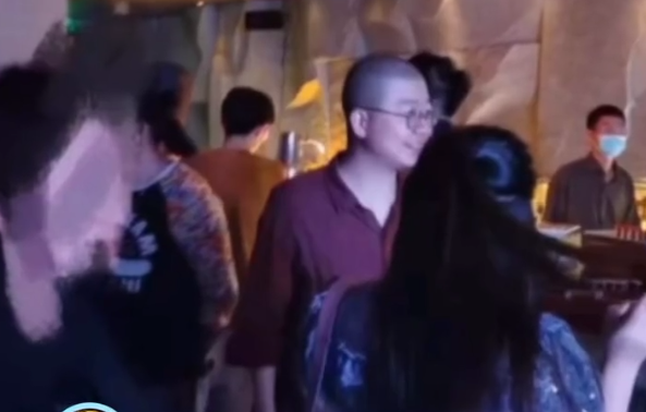 李诞和黑尾酱已离婚8个月 半年前已经有征兆 婚姻维持仅三年 全网搜