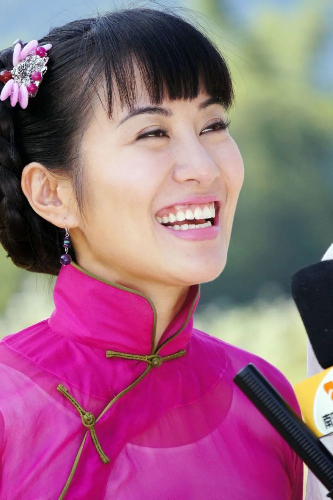 41岁叶璇自曝与圈外男友热恋中收到千字长情书每天都煲电话粥