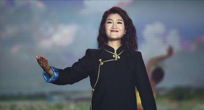 从当红到退圈降央卓玛在刀郎事件后选择去帮助丈夫的事业