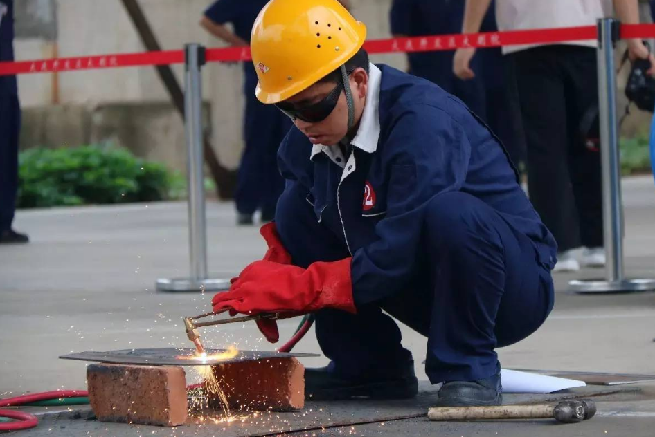 中国高级技工现状:人才缺口大,随时可能停工停产,技校却遭人嫌