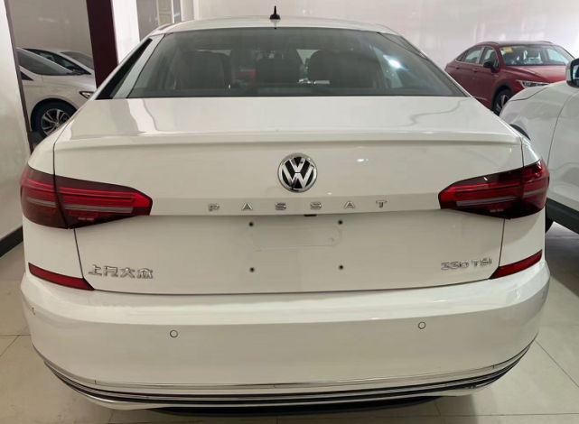 体验20t丐版帕萨特白色真少见内饰似朗逸空间奢华