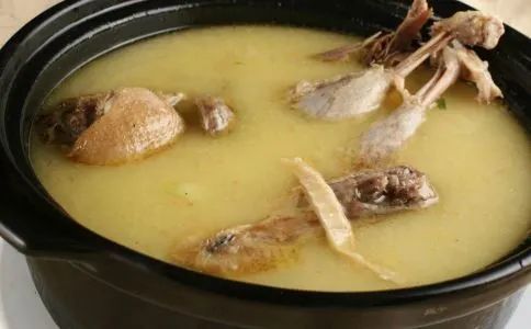 可以去除热气,避免上火,在暑气未完全消退之时食用,处暑百合鸭,八宝鸭