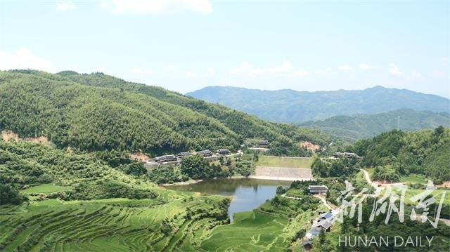 特色民宿"扮靓"云上雪峰 助力乡村振兴