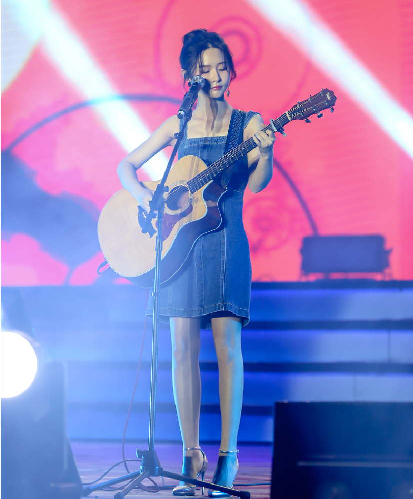 带师姐阿冷写真生图曝光,疑被摄影师泄露贩卖,脸部圆润似饼脸