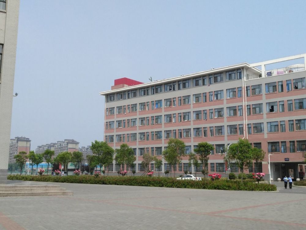 据小楠所说,在2014年,她被河南司法警官职业学院(以下简称警官学校)所