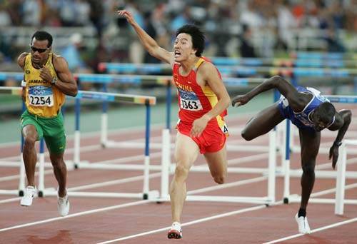 12秒72!19岁跨栏神童决赛夺金狂破世界青年纪录 有望成下个刘翔
