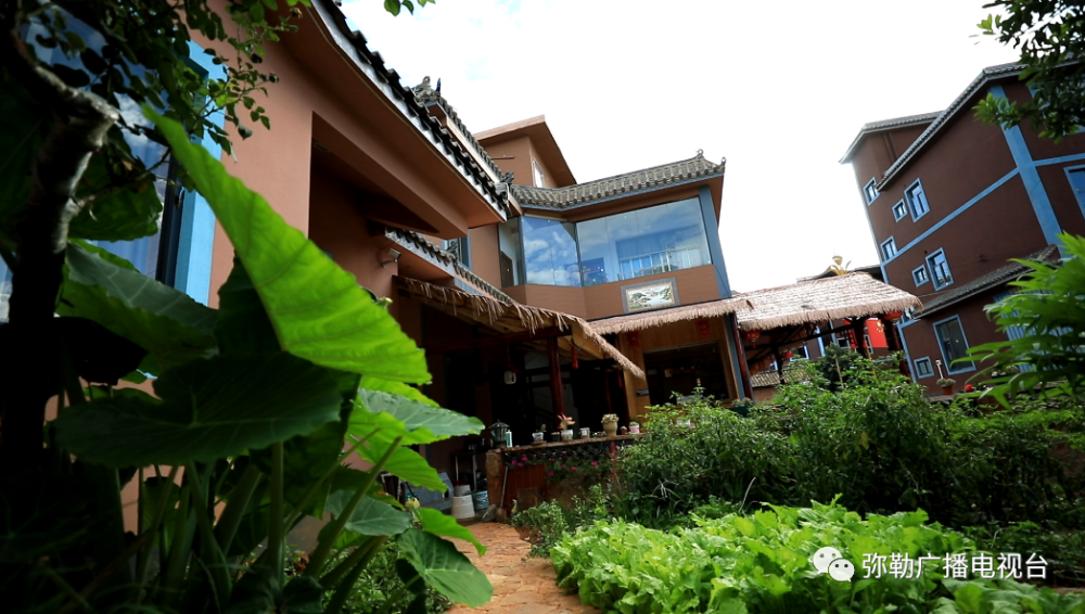 弥勒这个村变"景点"!民宿客栈,农家餐饮,平价消费……_腾讯新闻