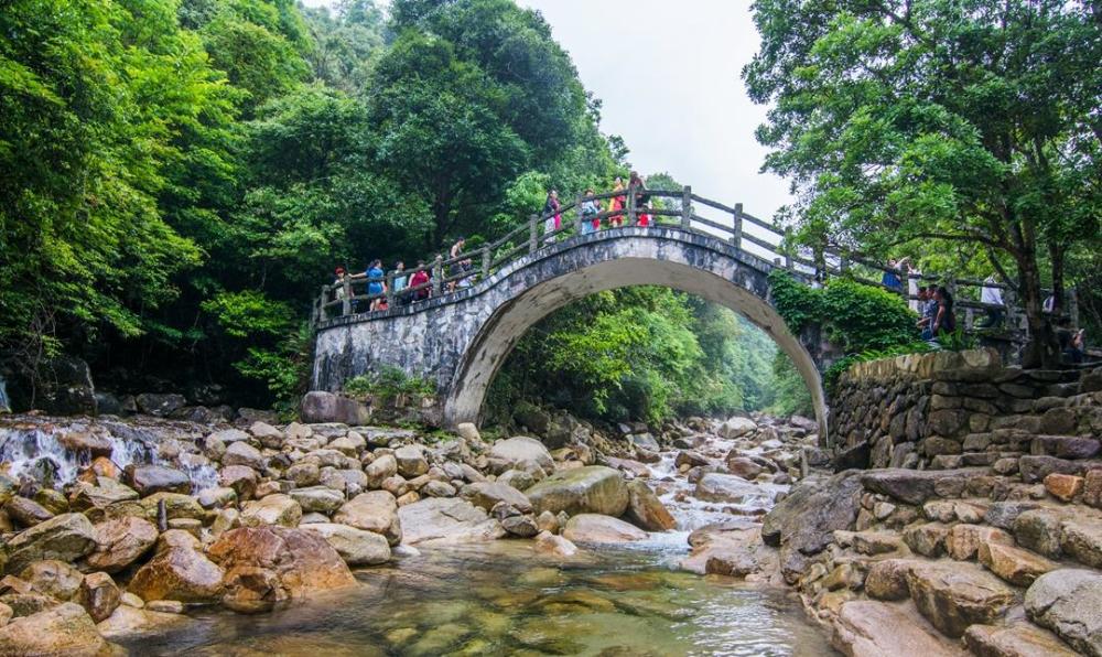 旅遊攻略:賀州旁邊的柳州市,桂林市,梧州市都有機場,梅州市和懷化市