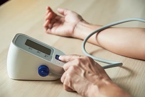 家庭监测血压如此重要,完整攻略在此,高血压患者收藏_腾讯新闻