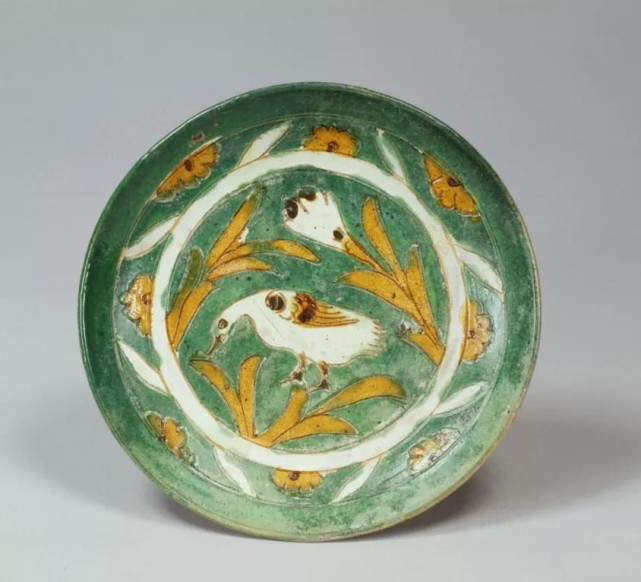 金 三彩水禽纹盘(正面) 日本东京国立博物馆藏