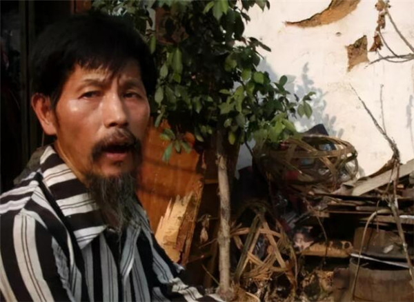 徐荣发的走红是偶然也是必然,感动网友的不仅是他的作品,更多的是他对