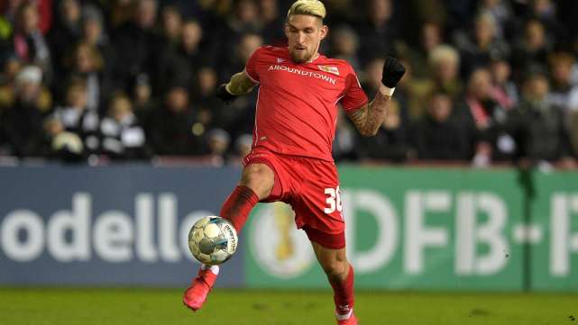 他27岁,踢过德国四个级别联赛,而今终于加盟了传统豪强"药厂"