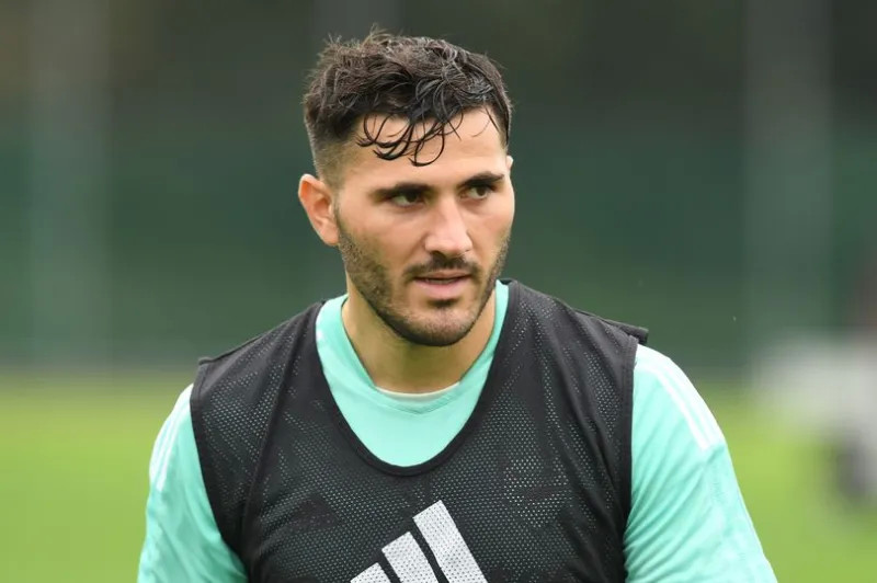 跟队:阿森纳后卫科拉希纳茨接近以象征性费用加盟费内巴切