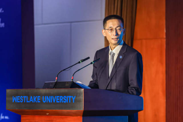 今天西湖大学开学典礼校长施一公激情演讲只有依靠科学的力量才能跨越