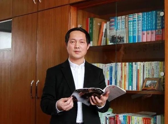 高志刚同志任杭州市中策职业学校钱塘学校校长;娄