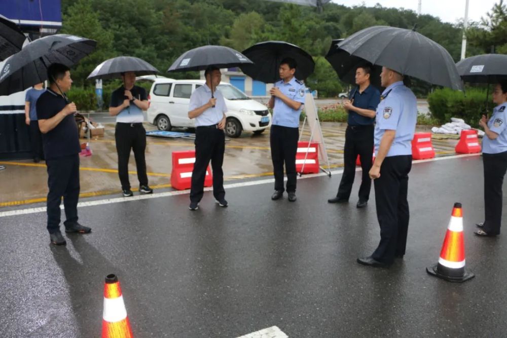 袁家富副市长深入富县检查指导公安检查站建设工作