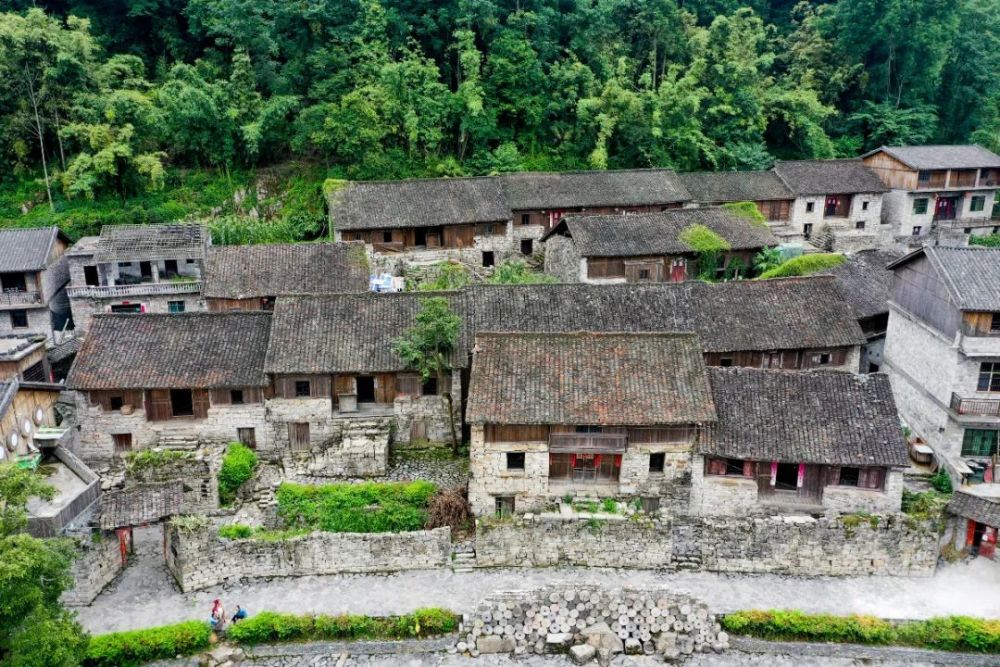 册亨陂鼐古色古香石头寨